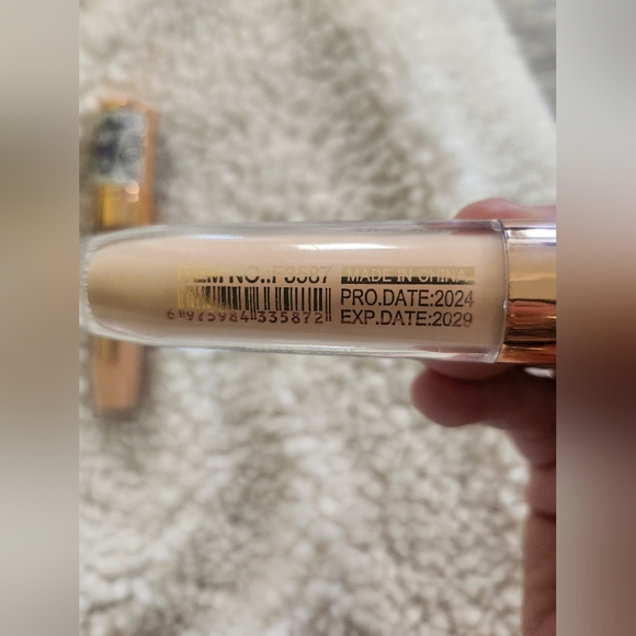 Miss Betty concealer new, never used light and medium available. Set of 2 - Picture 2 of 3